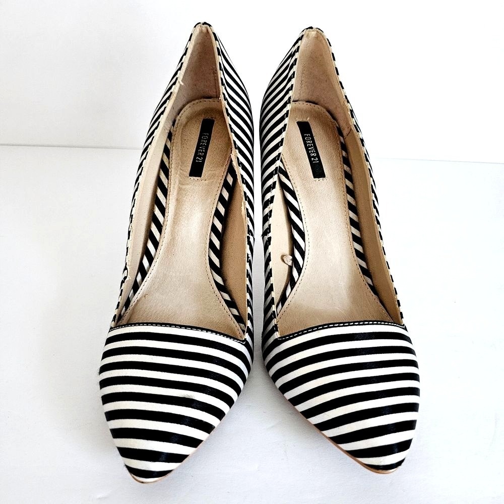 Forever 21 Striped Pointed Toe Pumps Black White Stiletto‎ Heels Beetlejuice
